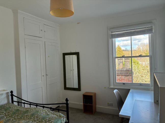 Cowley Gardenview Room in PhD Student House Share Main Photo