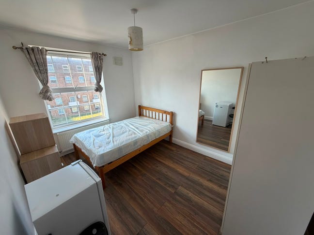 DSS - Double Room Available in Stamford Hill N16 Main Photo