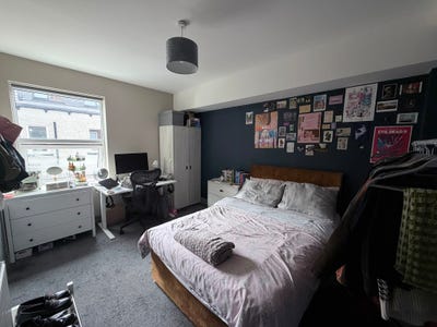 LS13 3NH: Ensuite Double Room 😎🛁 Main Photo