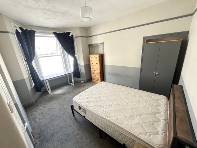 Large En-Suite Room &pound;650 per Month inc Bills Main Photo