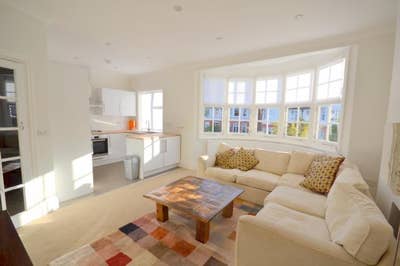 34aWR -Newly Renovated 2-Bed/1-Bath Flat-1st Floor Main Photo