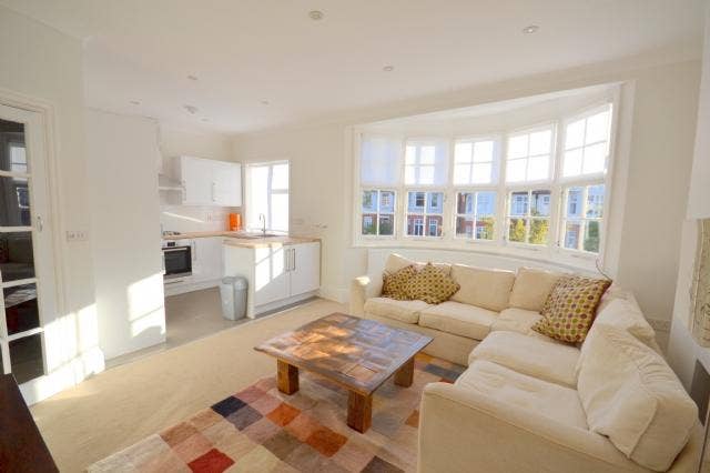 34aWR -Newly Renovated 2-Bed/1-Bath Flat-1st Floor Main Photo