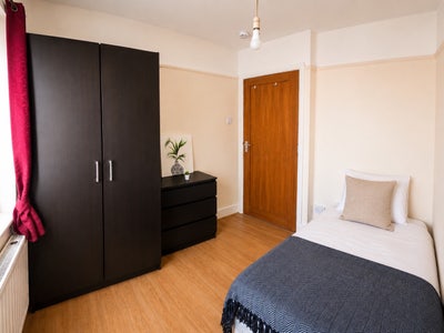 Fantastic Single Room in a Refurbished House  Main Photo