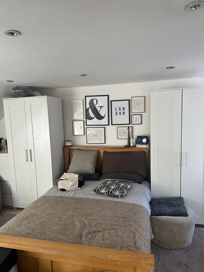  Private En-Suite in a Peaceful Family home Main Photo