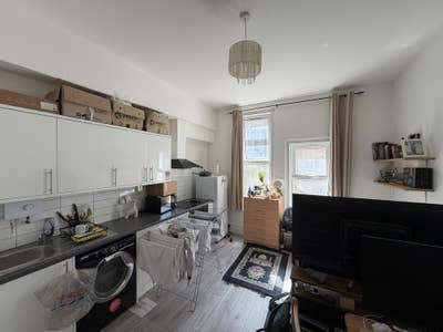 Modern Studio by Homerton Station Main Photo
