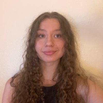 Professional Female seeks a single or double room Main Photo