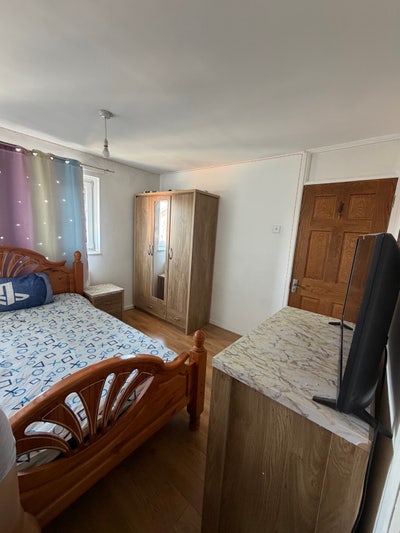 Double Room Available – Royal Docks, E16 Main Photo
