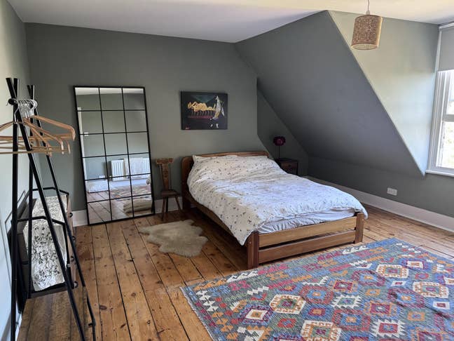 Spacious double room in massive but cosy home  Main Photo