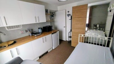 Room - Bedsit in a Shared Flat NN3 Main Photo