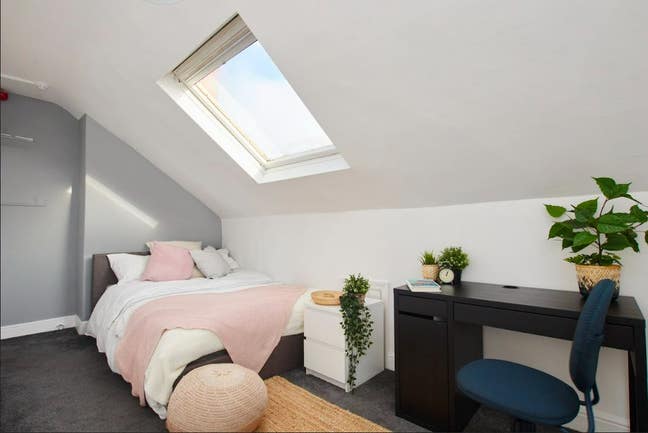 Affordable Single Room All Bills inc LS4!  Main Photo