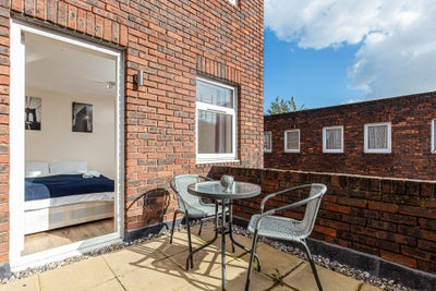 EnSuite + Balcony – E14 🏠 Canary Wharf Zone 2 Main Photo