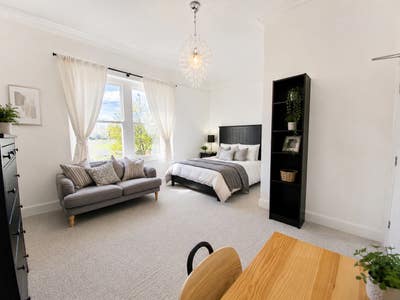 35DR | Warmley | Double | Ensuite | Parking Main Photo