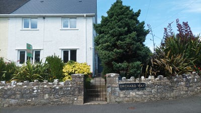 Single Room and Double Room Available Main Photo