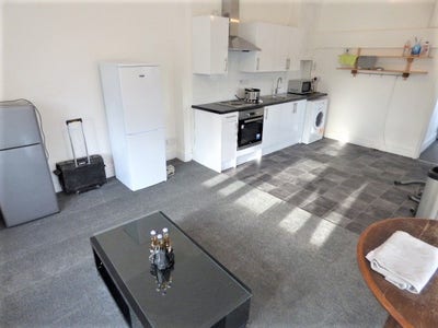Lovely 4 bed flat, East India Dock Rd, E14 Main Photo