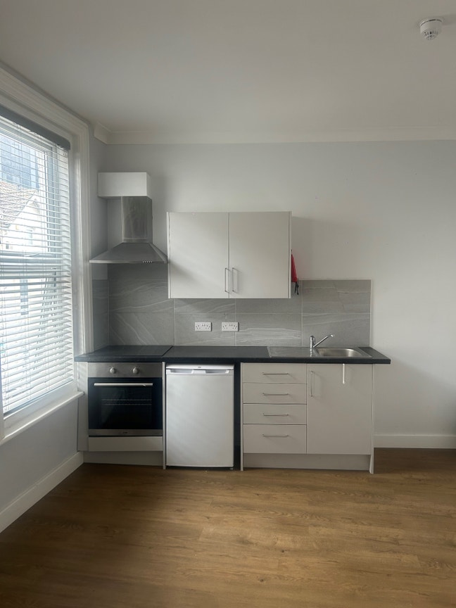 Spacious room with private kitchenette Main Photo