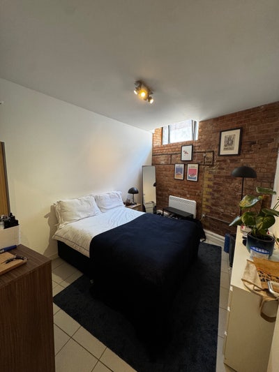 Aldgate East short term SUBLET 24 July - 8 August  Main Photo
