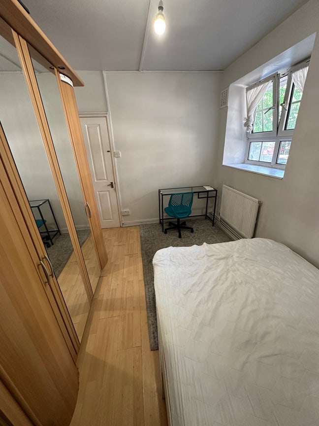Huge Double Room 10mins To Greenwich In SE8  Main Photo