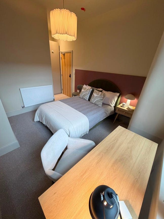 Stylish en-suite room in a 6 Bed House share Main Photo
