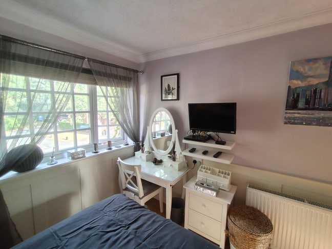 Double Furnished Bedroom - Central Warwick Main Photo
