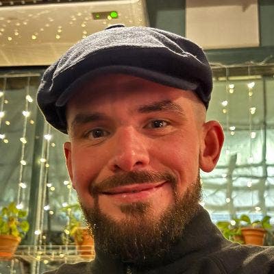 Professional Male seeks a double room Main Photo
