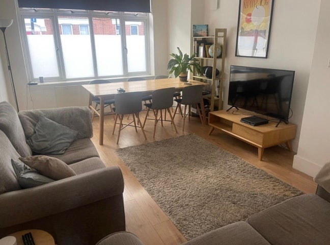 Bright double in spacious Camberwell house share Main Photo