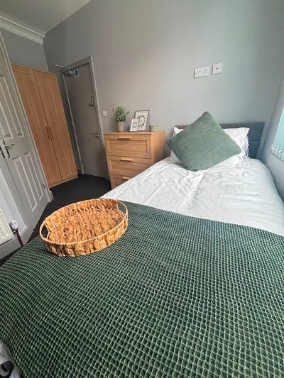 Single Ensuite  - Perfect for Commuters  Main Photo
