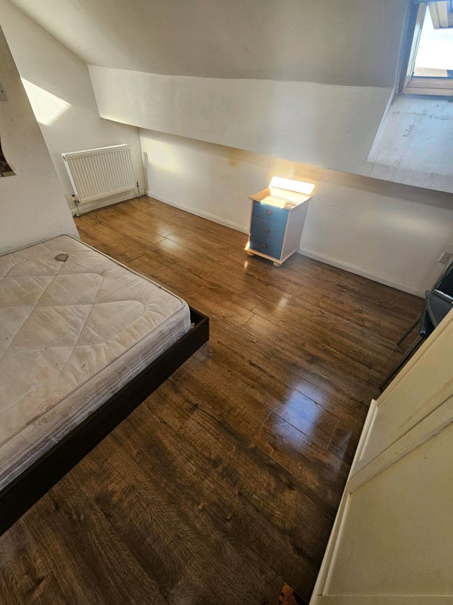 Beautiful Rooms In a stunning new house 7 Sister Main Photo