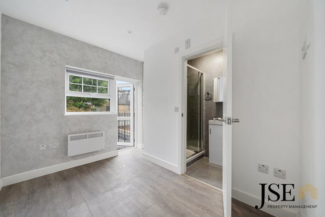 Stylish Self-Contained Living – N16 – Vibrant Lond Main Photo