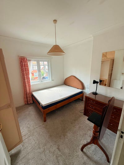  Bright  &  Moderen  Double  Room  for  Rent-  UB6  Main Photo