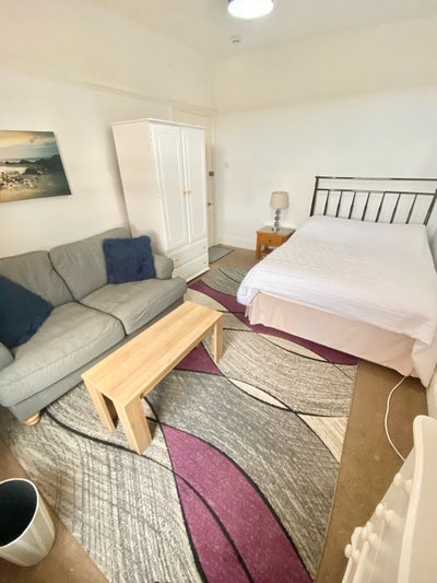 Double bedroom with bathroom Main Photo