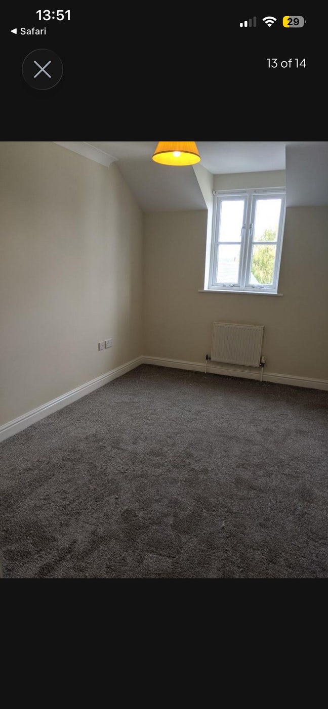 Room available in 2 bed flat Main Photo