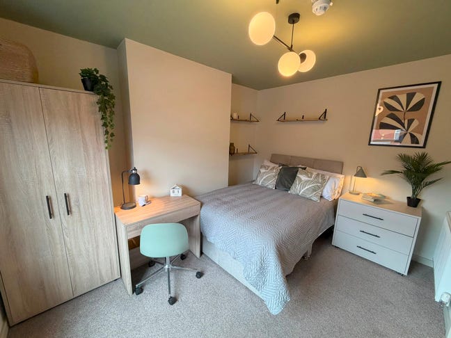 Two Stylish Ensuite Double Rooms Available Main Photo