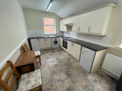 3 Double Beds - Bills Inc - Duplex Flat Main Photo