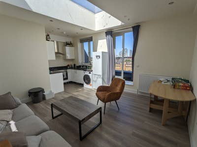 Spacious Ensuite room in a Duplex, Avaiable now Main Photo