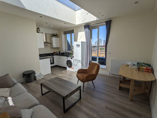 Spacious Ensuite room in a Duplex, Avaiable now Main Photo