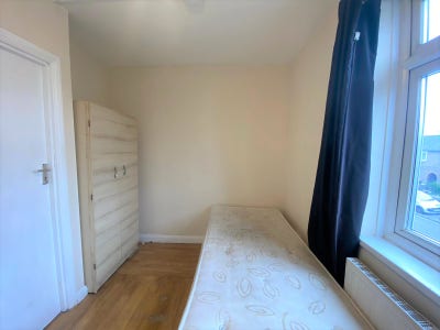 Furnished Single Room Available in Acton Main Photo