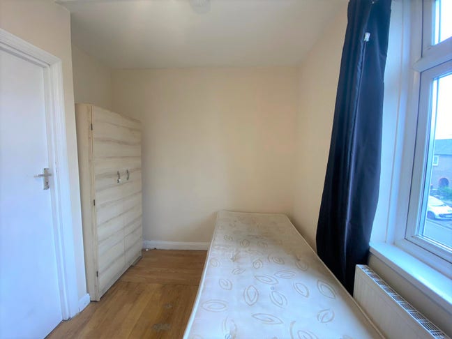 Furnished Single Room Available in Acton Main Photo