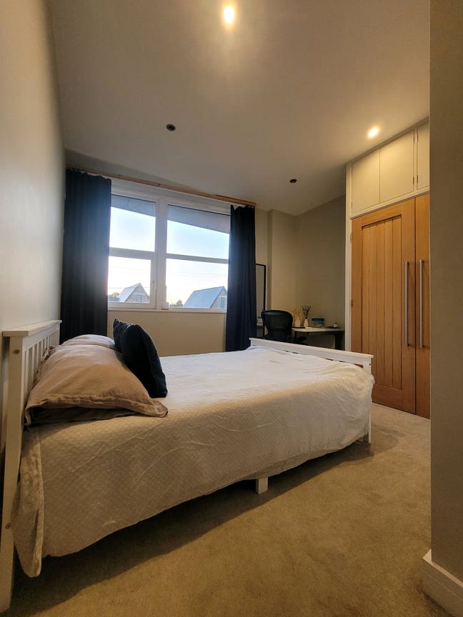 Large Double Room in Spacious Apartment  Main Photo