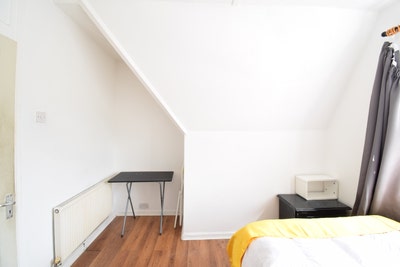 Fully Furnished Room – 3 min from Central Line !  Main Photo