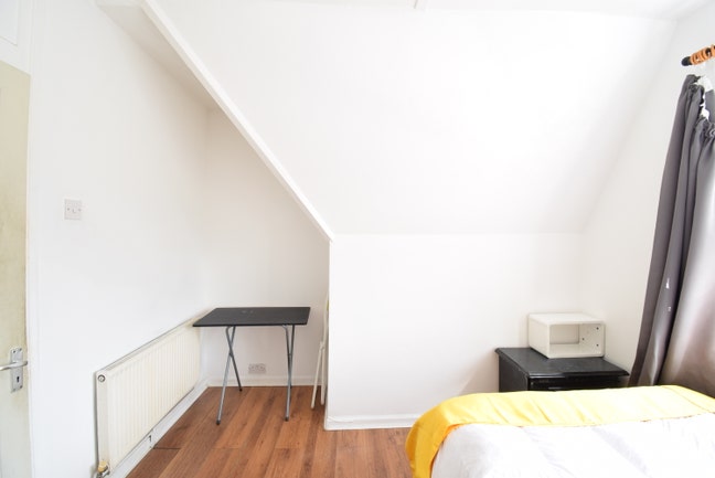 Fully Furnished Room – 3 min from Central Line !  Main Photo