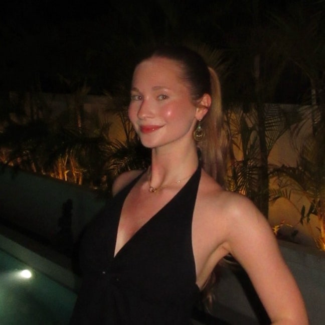 Female Professional in Finance Looking for Room Main Photo