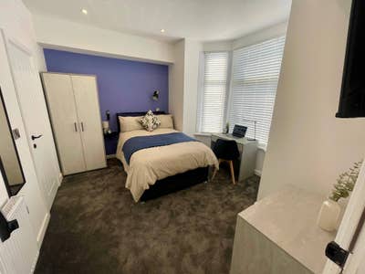 🤩 Large Loft Room W/ Ensuite & Kitchenette (26Fr) Main Photo