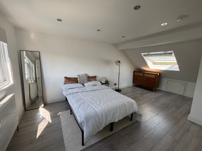 Large Bright Loft -own bathroom  Main Photo