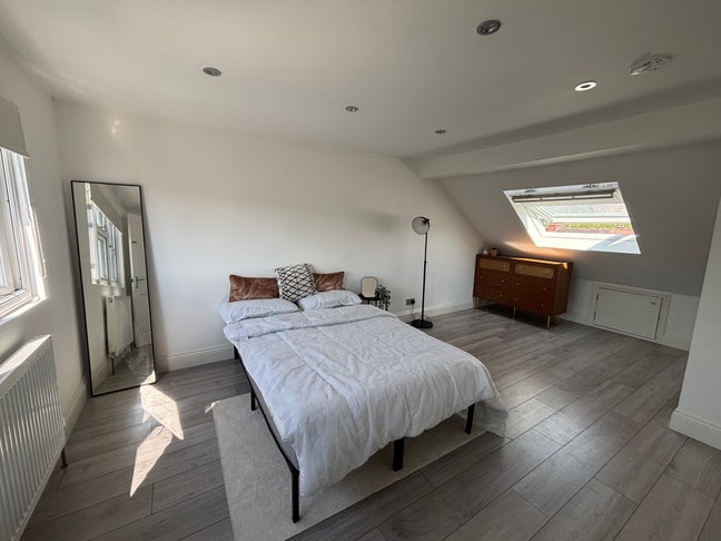 Large Bright Loft -own bathroom  Main Photo