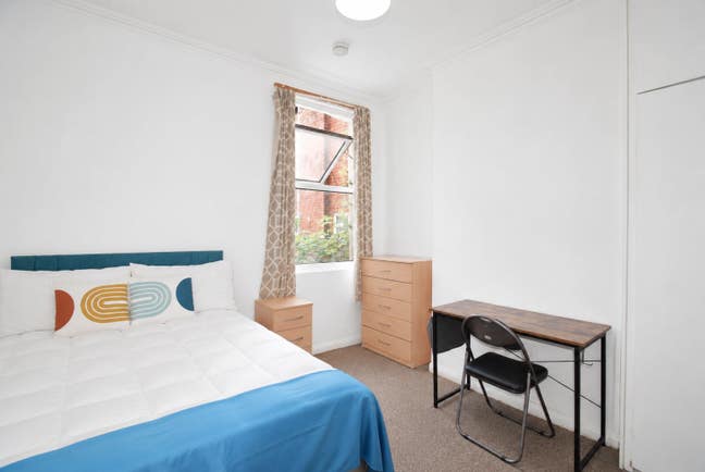 Cosy Room in Clean, Quiet Home! Main Photo