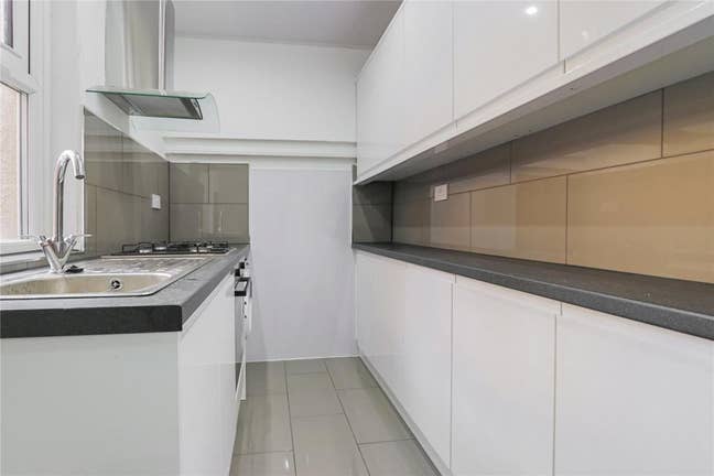 4 bedroom house to let just off Spring Bank Main Photo