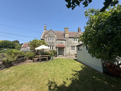 Room in beautiful village on outskirts of Bath Main Photo