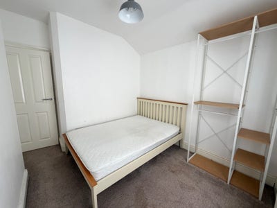 Lovely 4 Bedroom House - Fantastic Location  Main Photo