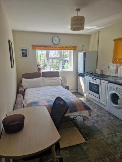 Mon-Frid self-contained annexe- Thornbury Main Photo