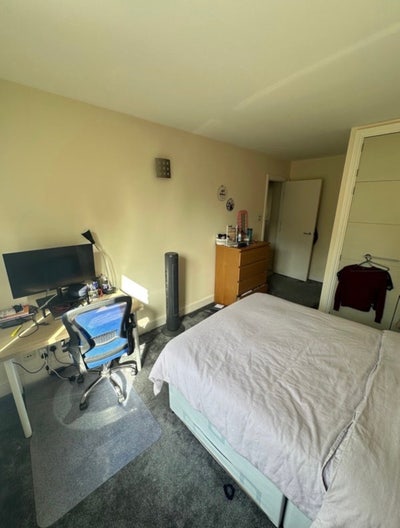 Large Double Room with Bathroom Main Photo